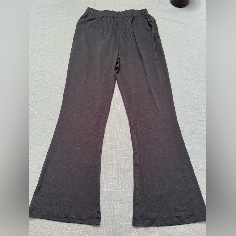 DoClasse gray pull on elastic waist lightweight flare pants small